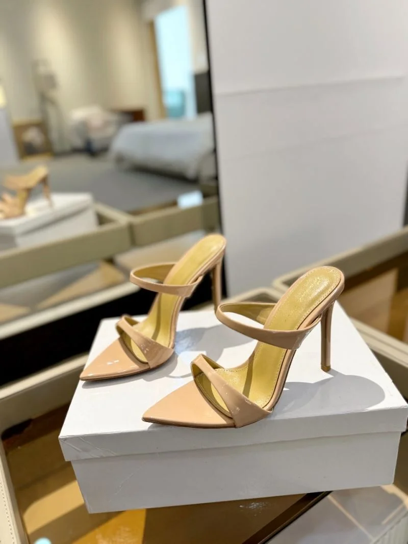 Trendsetting Gianvito Rossi Sandals 10051