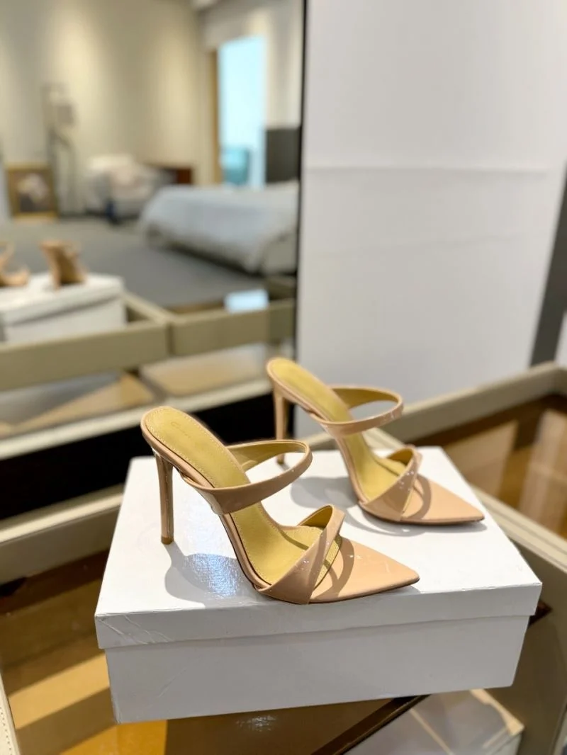 Trendsetting Gianvito Rossi Sandals 10051