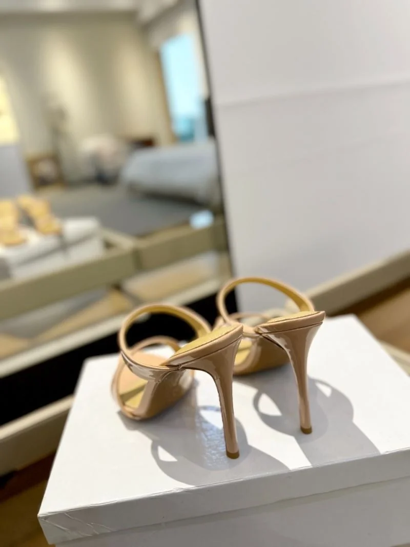 Trendsetting Gianvito Rossi Sandals 10051