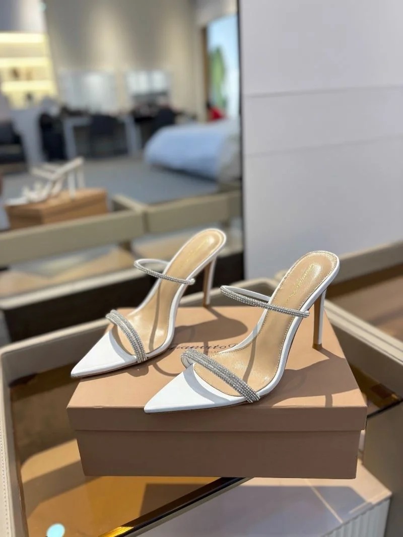 Resilient Gianvito Rossi Sandals 9965