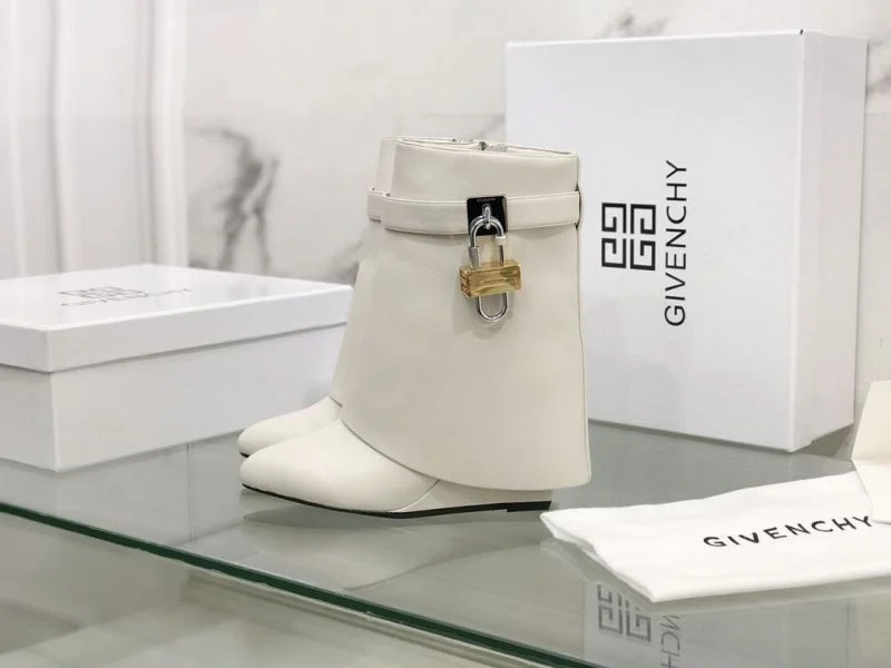 Givenchy Boots Lightweight 15709