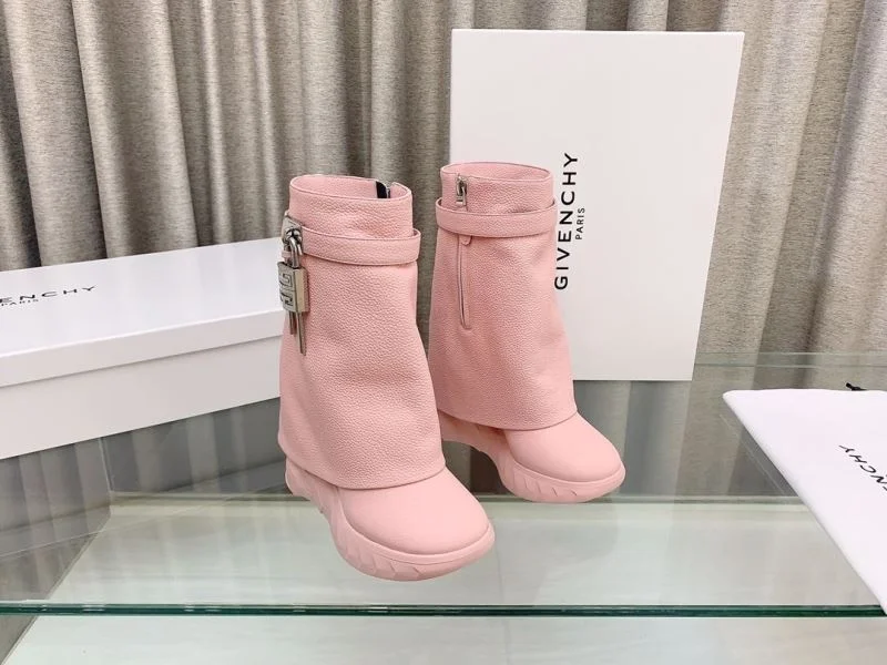 TechFriendly Givenchy Boots 15700