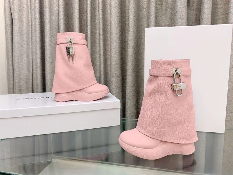 TechFriendly Givenchy Boots 15700