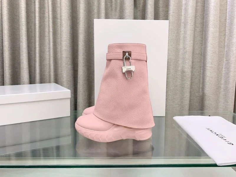 TechFriendly Givenchy Boots 15700