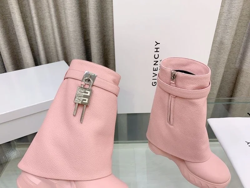 TechFriendly Givenchy Boots 15700
