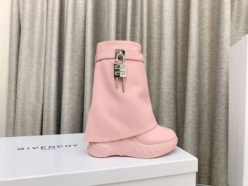 TechFriendly Givenchy Boots 15700