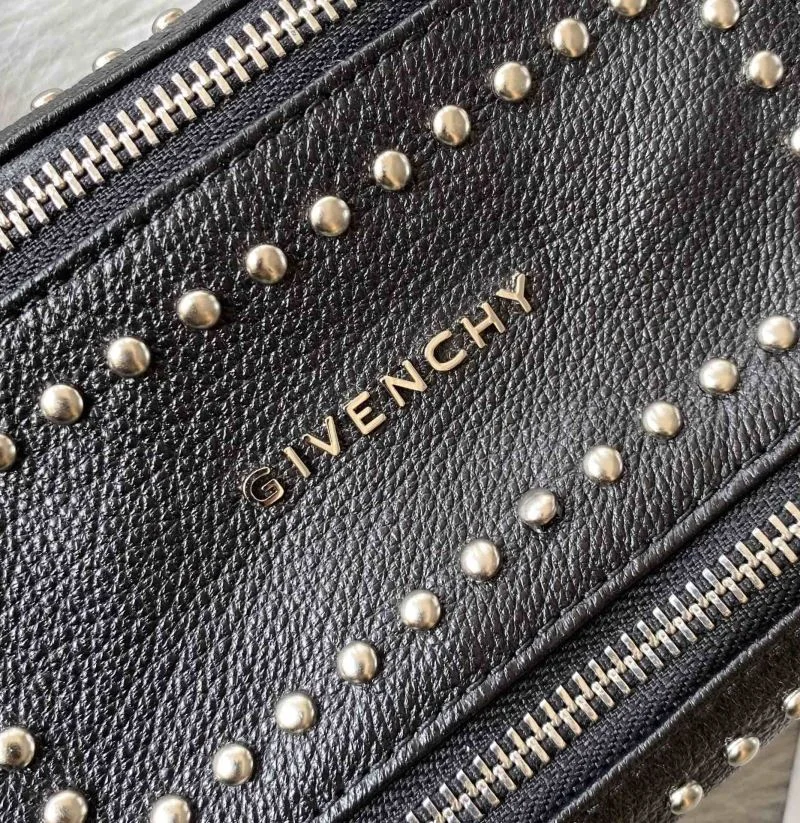 Snug Givenchy Clutch Bags 44930