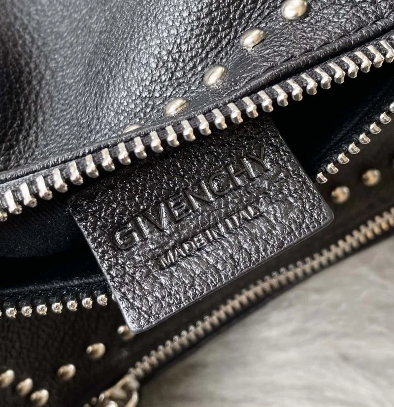 Snug Givenchy Clutch Bags 44930