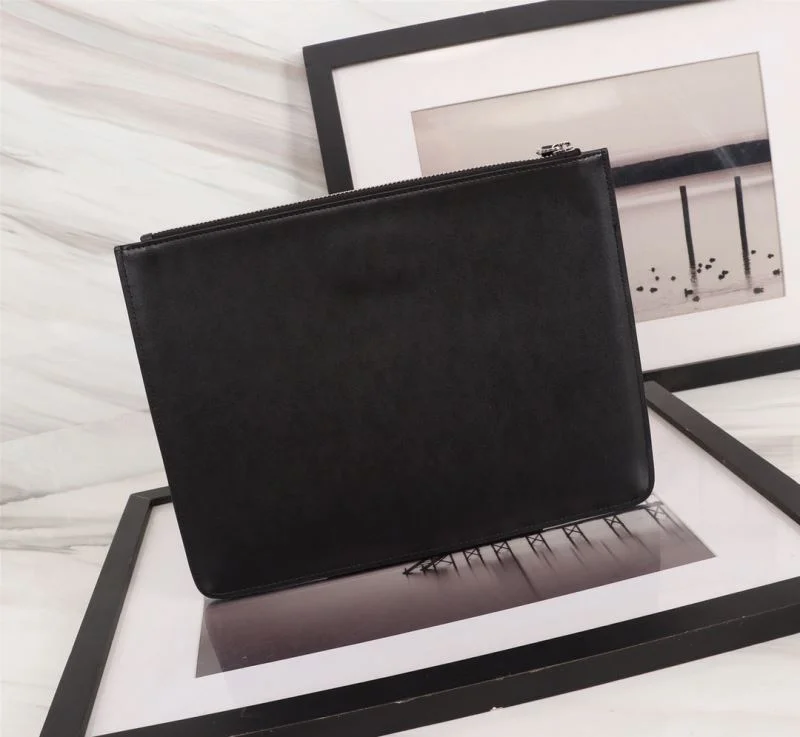TravelReady Givenchy Clutch Bags 44794