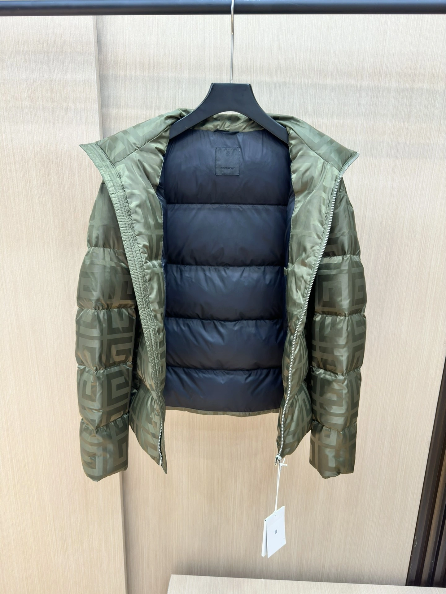 FlexibleFit Givenchy Down Jackets 124232