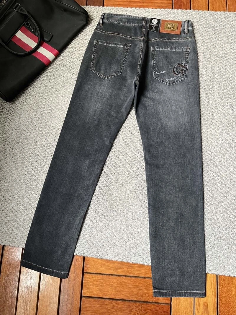 Resilient Givenchy Jeans 123938