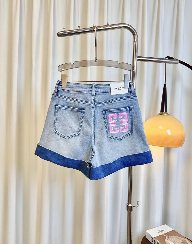 Youthful Givenchy Jeans 123507