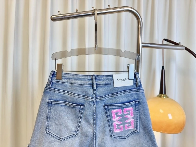 Youthful Givenchy Jeans 123507