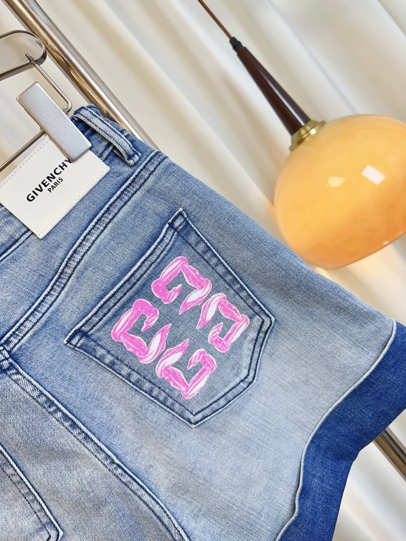 Youthful Givenchy Jeans 123507