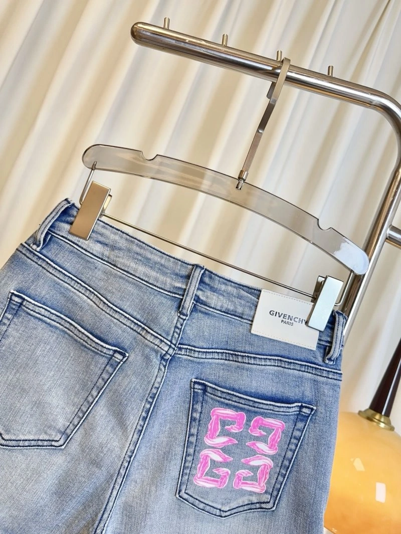 Youthful Givenchy Jeans 123507