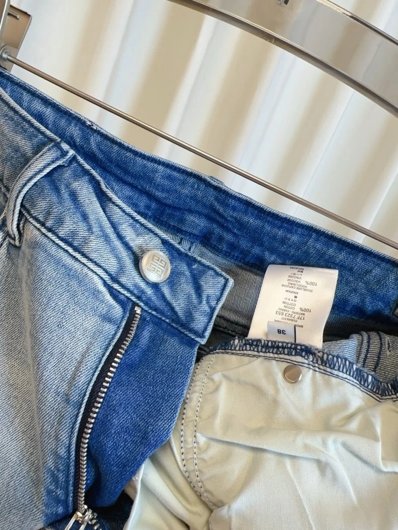 Youthful Givenchy Jeans 123507