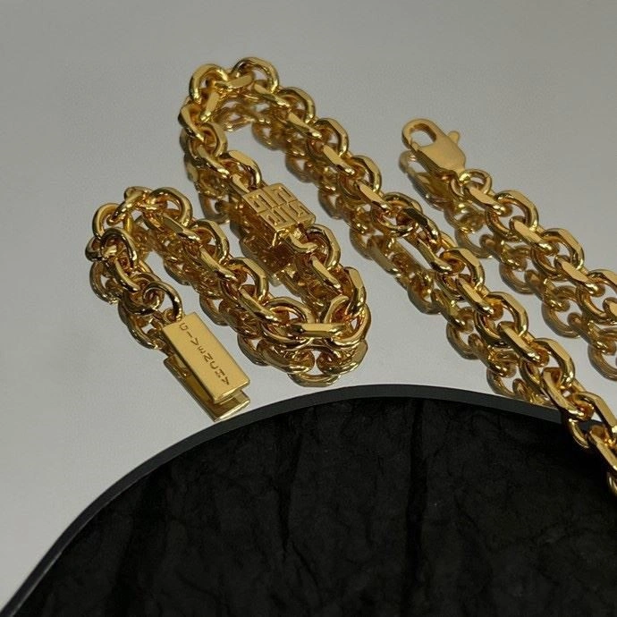 Givenchy Necklaces Compact 209868