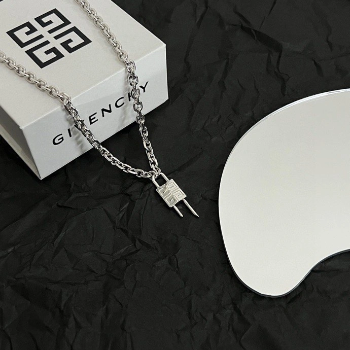 Givenchy Necklaces Refined 208023