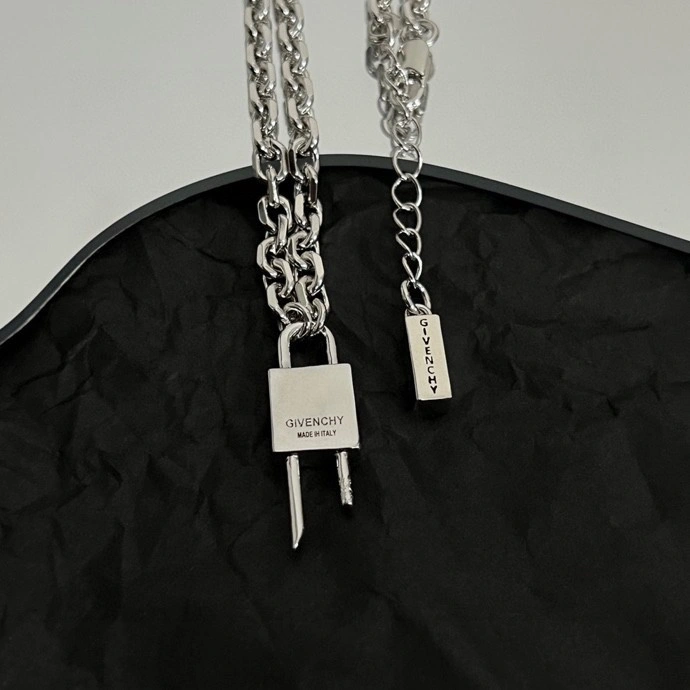 Givenchy Necklaces Refined 208023