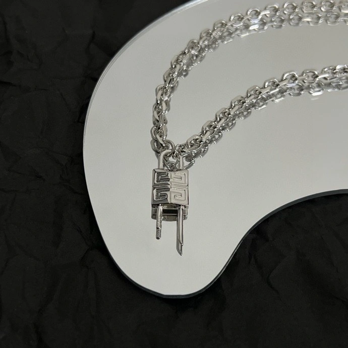 Givenchy Necklaces Refined 208023