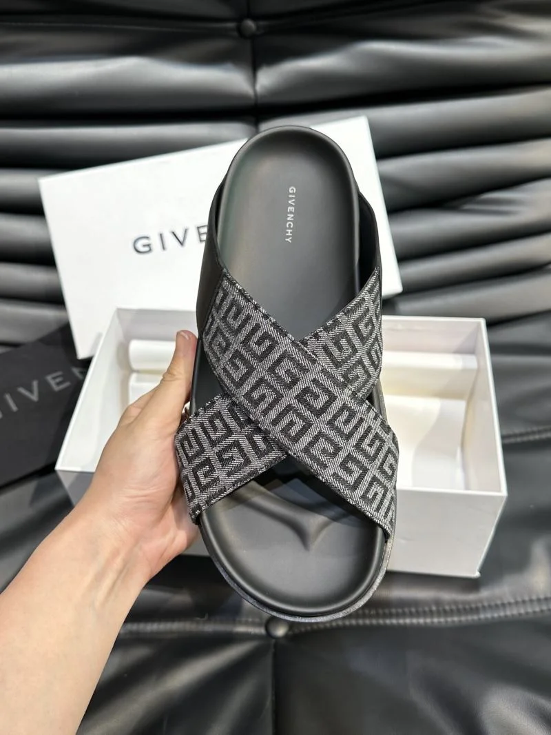 QuickDry Givenchy Sandals 4678
