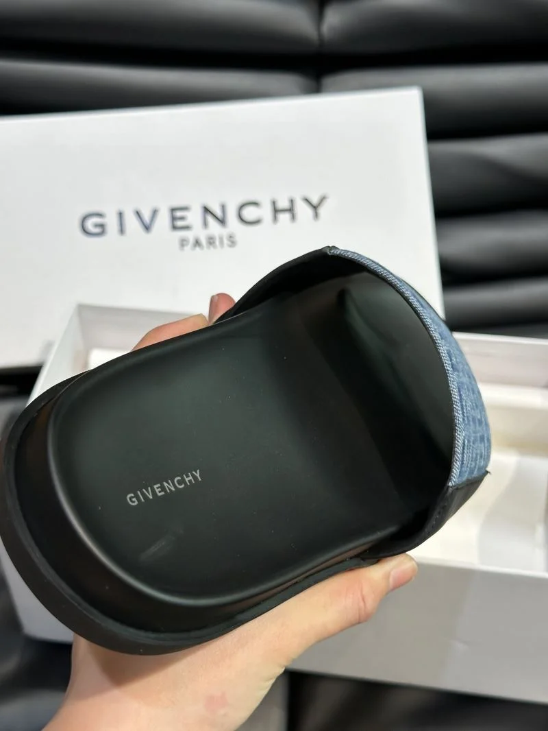 FastDry Givenchy Sandals 4652