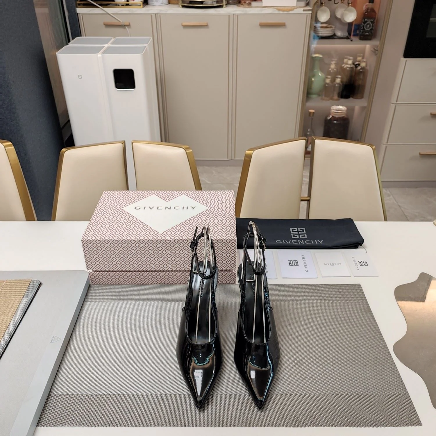 Givenchy Sandals EyeCatching 8095