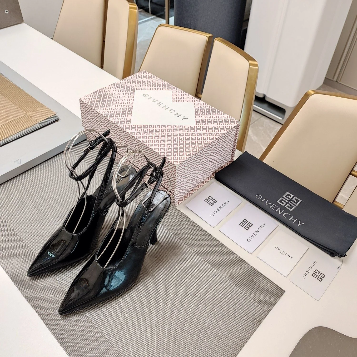 Givenchy Sandals EyeCatching 8095