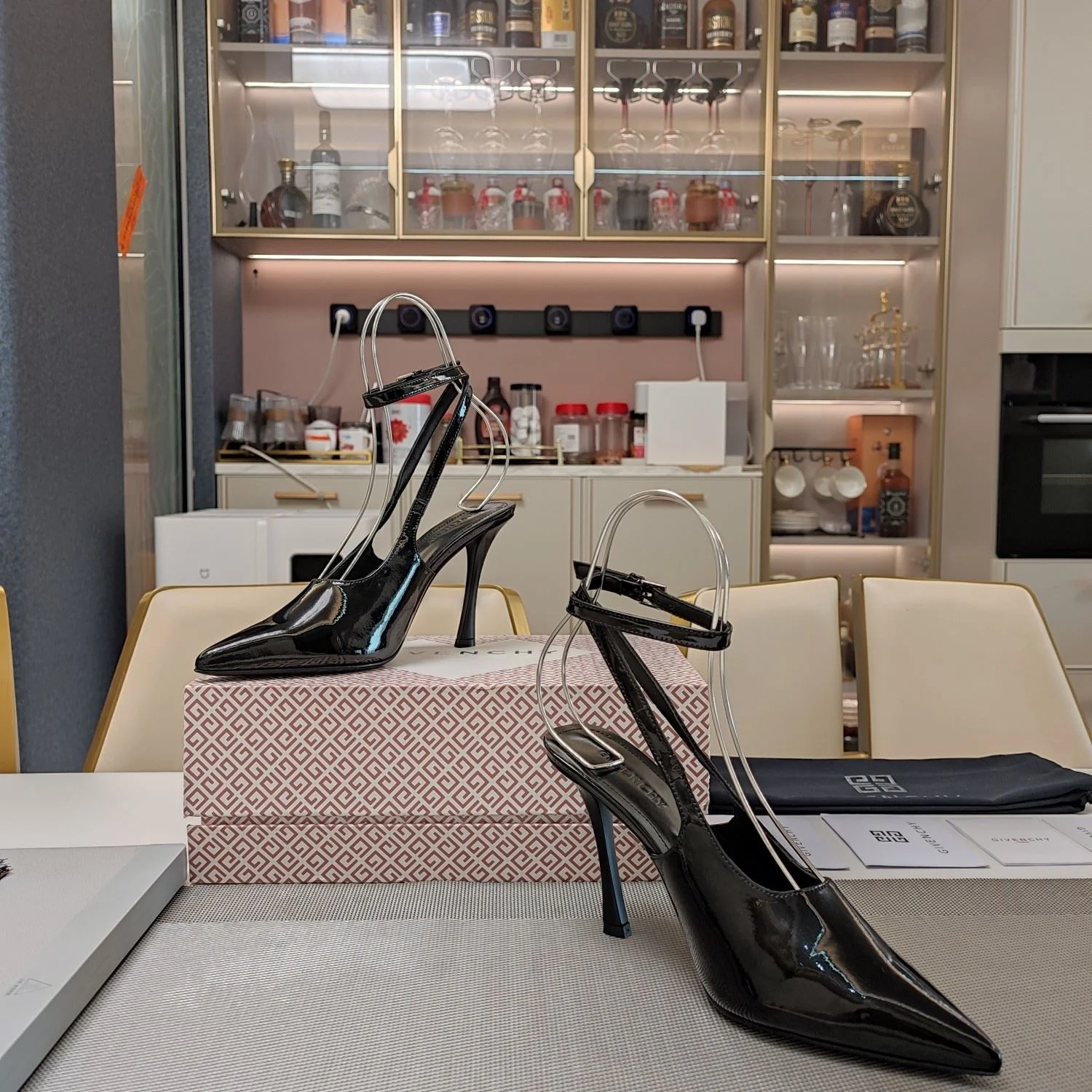 Givenchy Sandals EyeCatching 8095