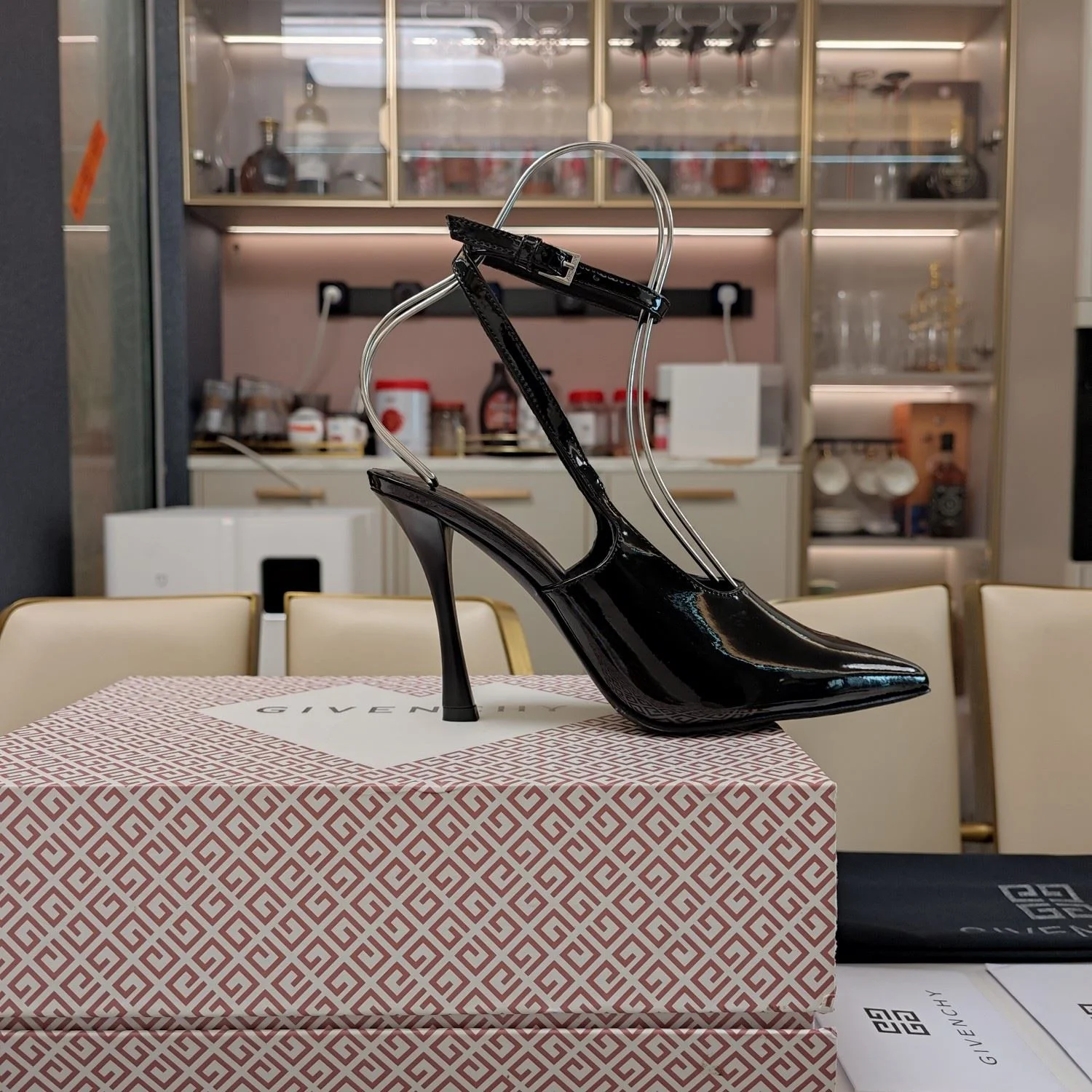 Givenchy Sandals EyeCatching 8095