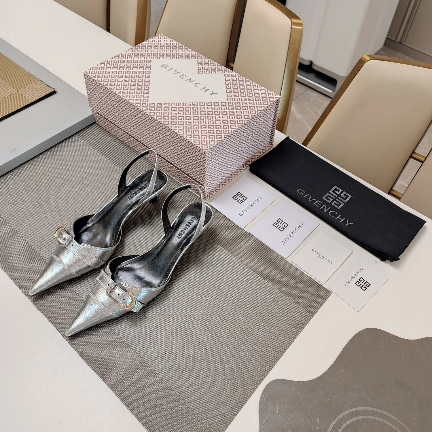 Trendsetting Givenchy Sandals 8093