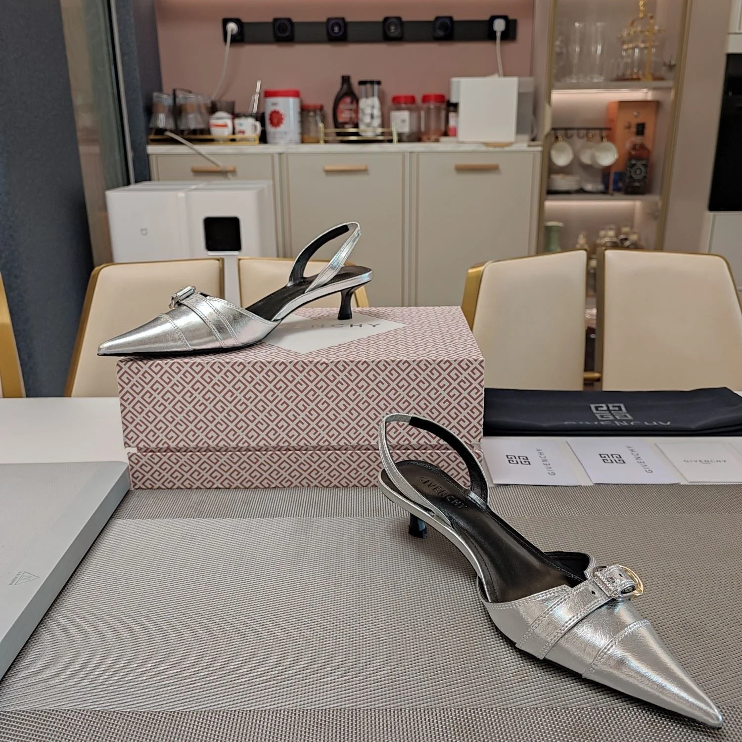 Trendsetting Givenchy Sandals 8093