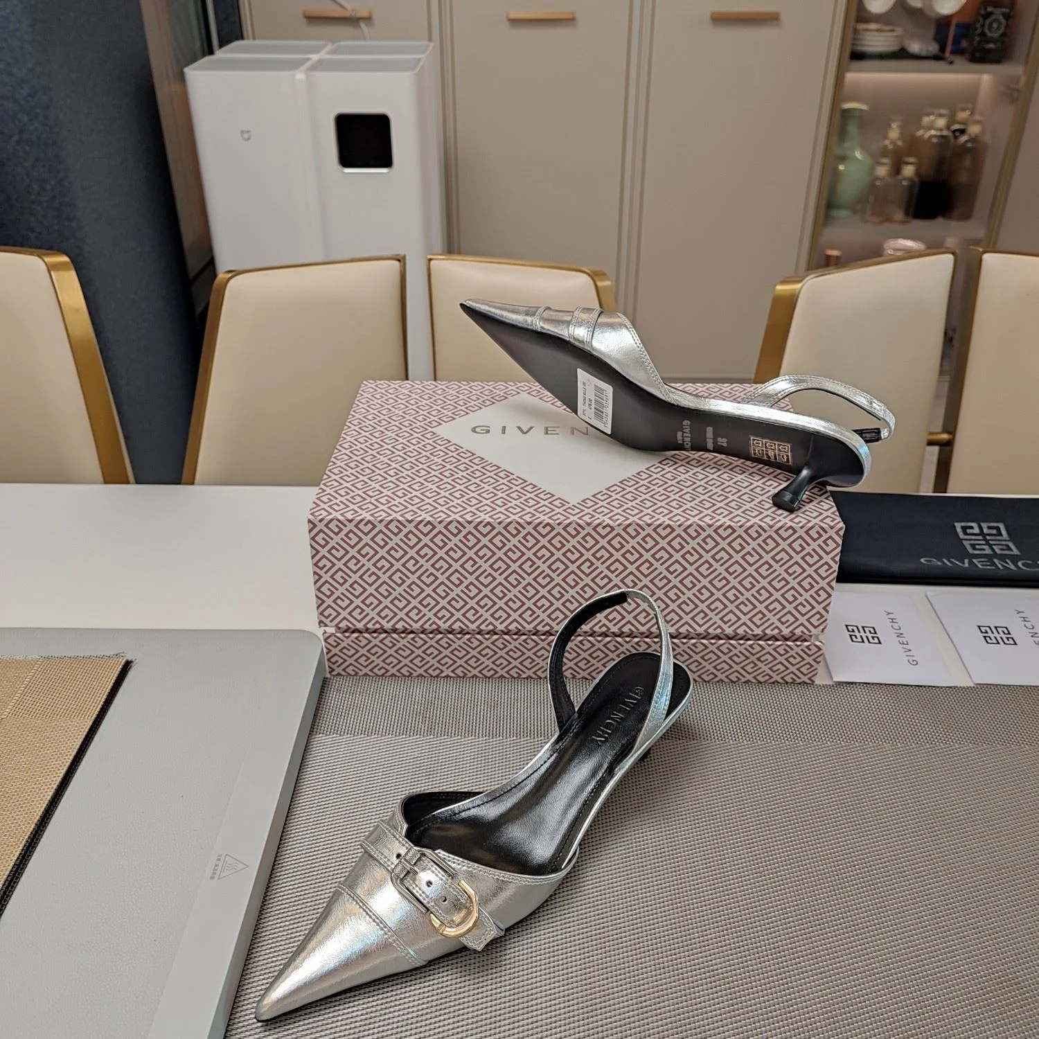 Trendsetting Givenchy Sandals 8093