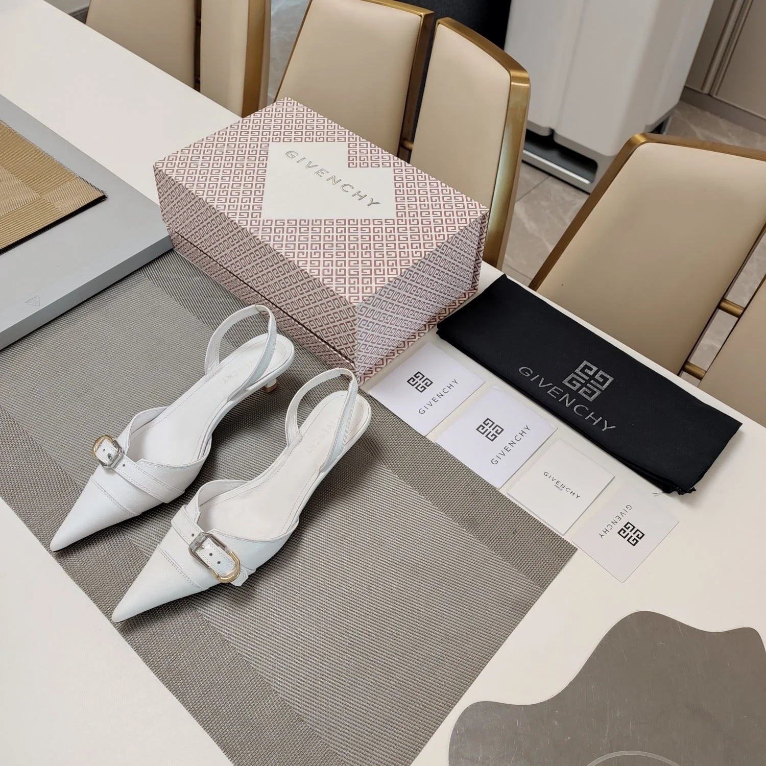 Minimalist Givenchy Sandals 8084