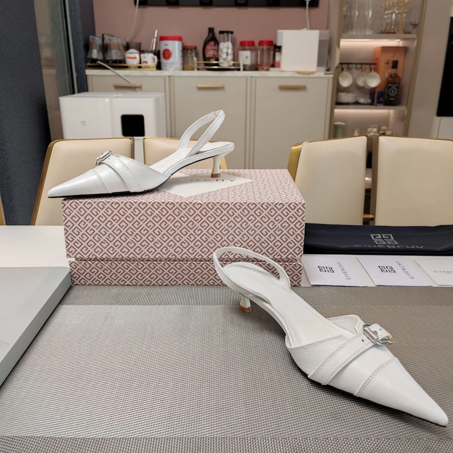 Minimalist Givenchy Sandals 8084
