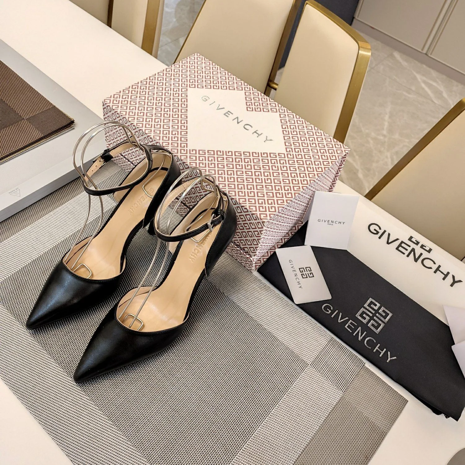 TimelessDesign Givenchy Sandals 8100