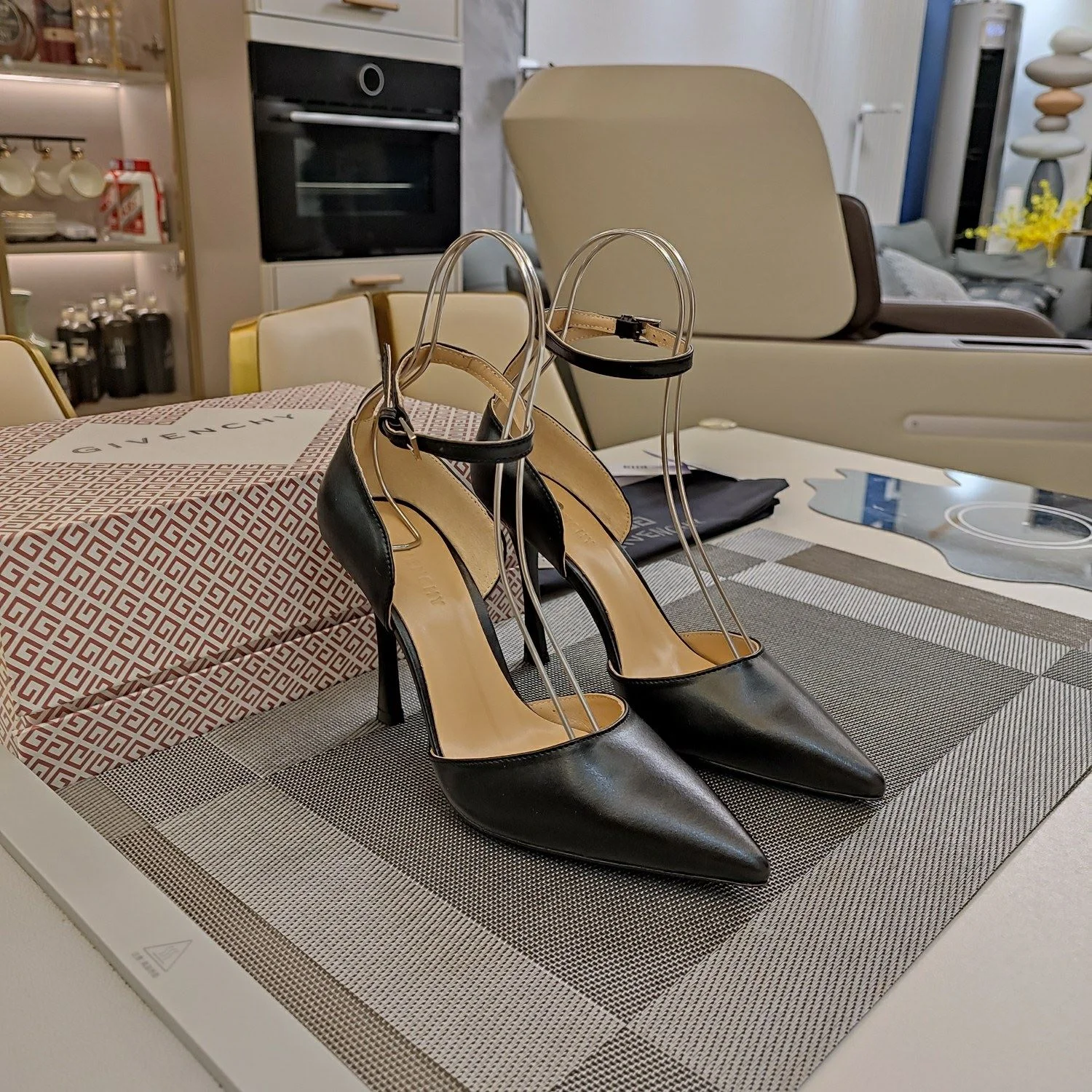 TimelessDesign Givenchy Sandals 8100