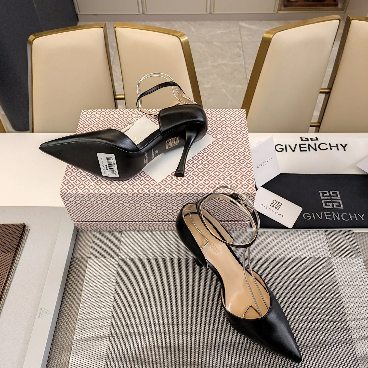 TimelessDesign Givenchy Sandals 8100