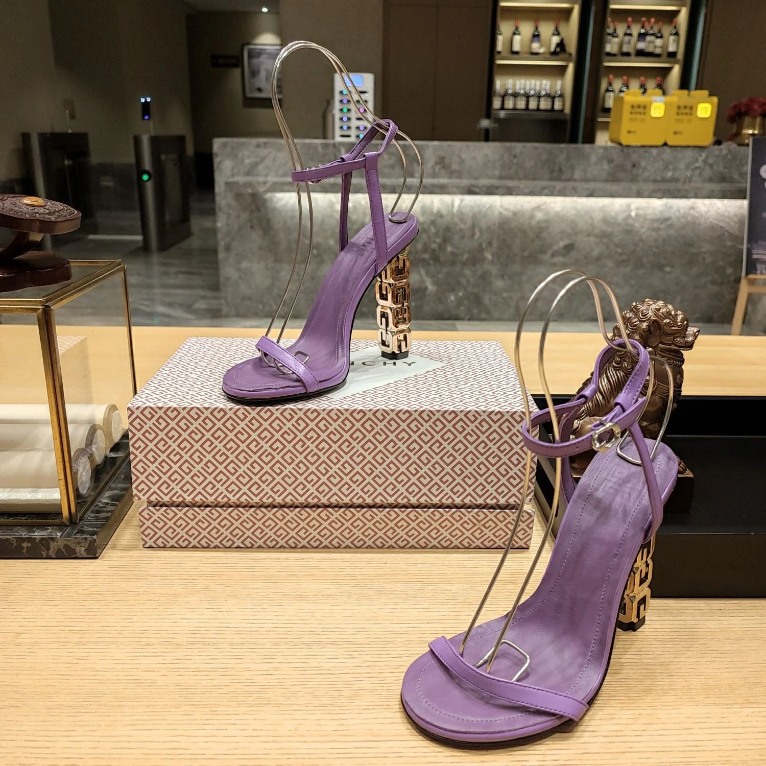 MoistureWicking Givenchy Sandals 8073