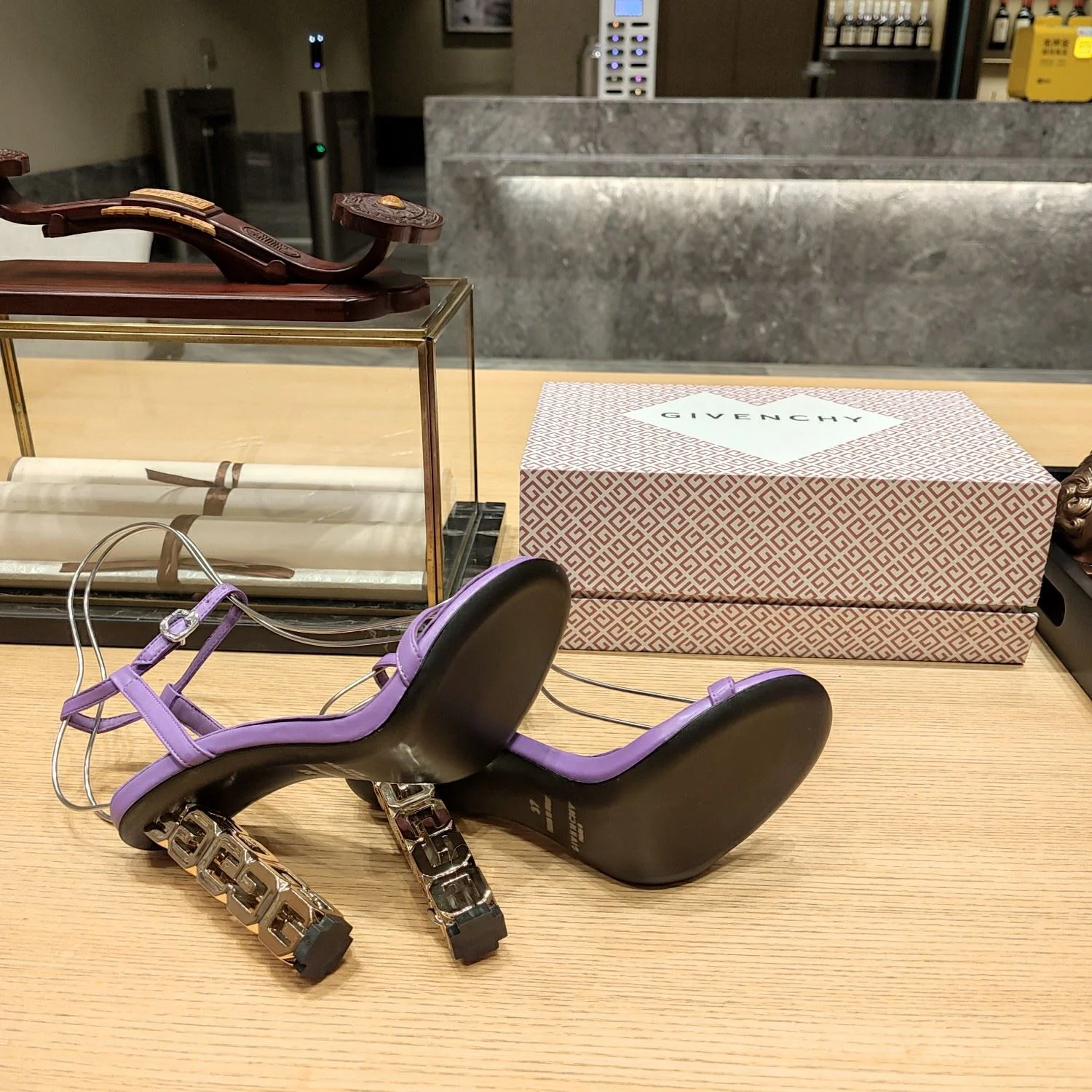 MoistureWicking Givenchy Sandals 8073