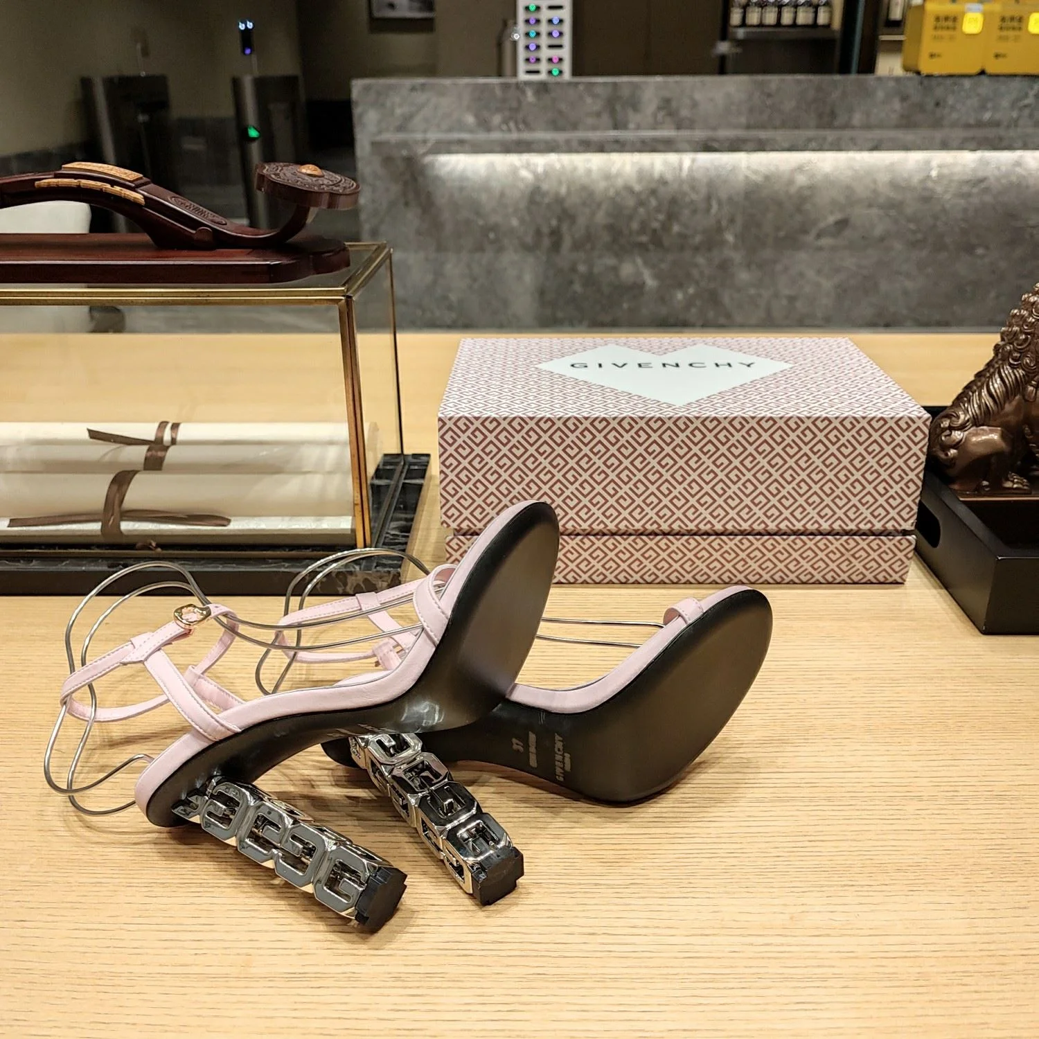 Givenchy Sandals Timeless 8066