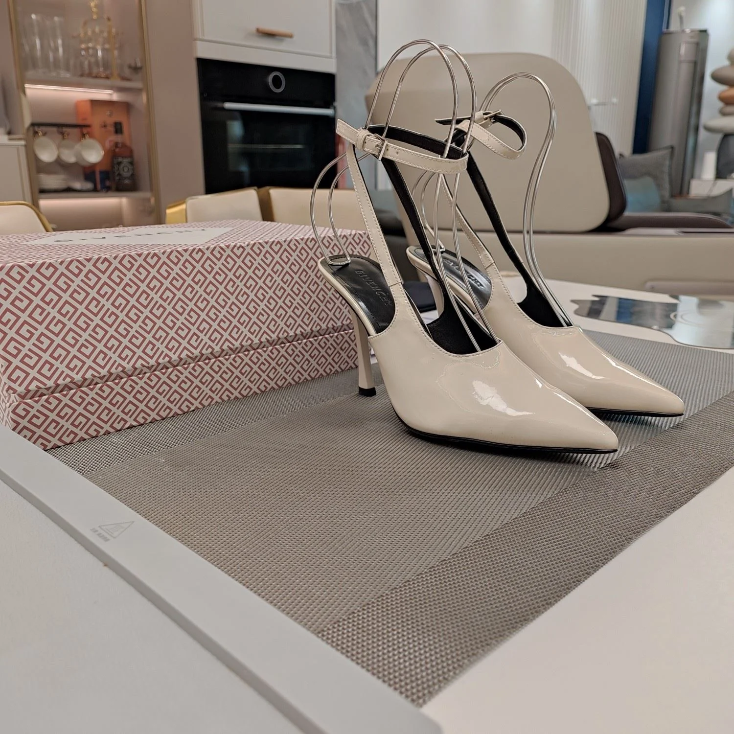 Givenchy Sandals UrbanChic 8067