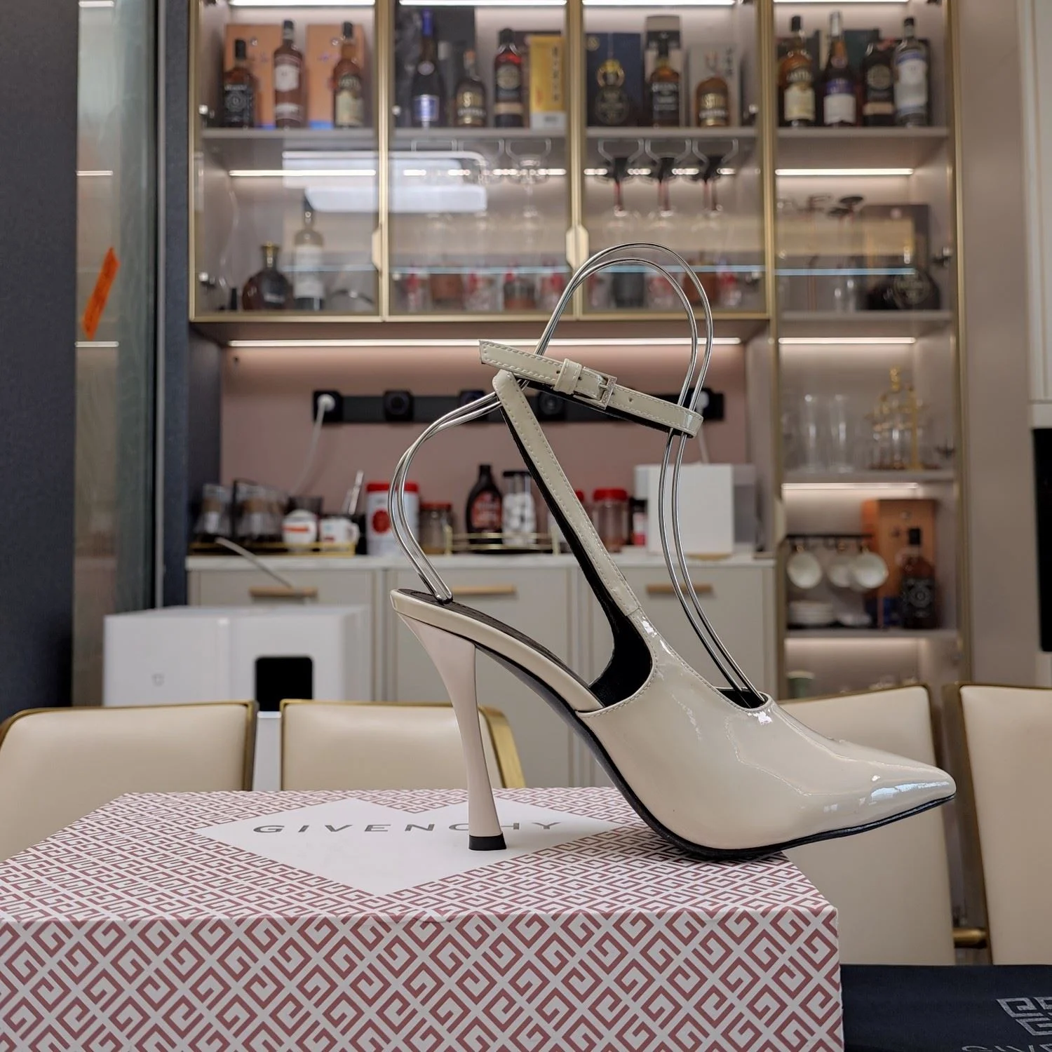 Givenchy Sandals UrbanChic 8067