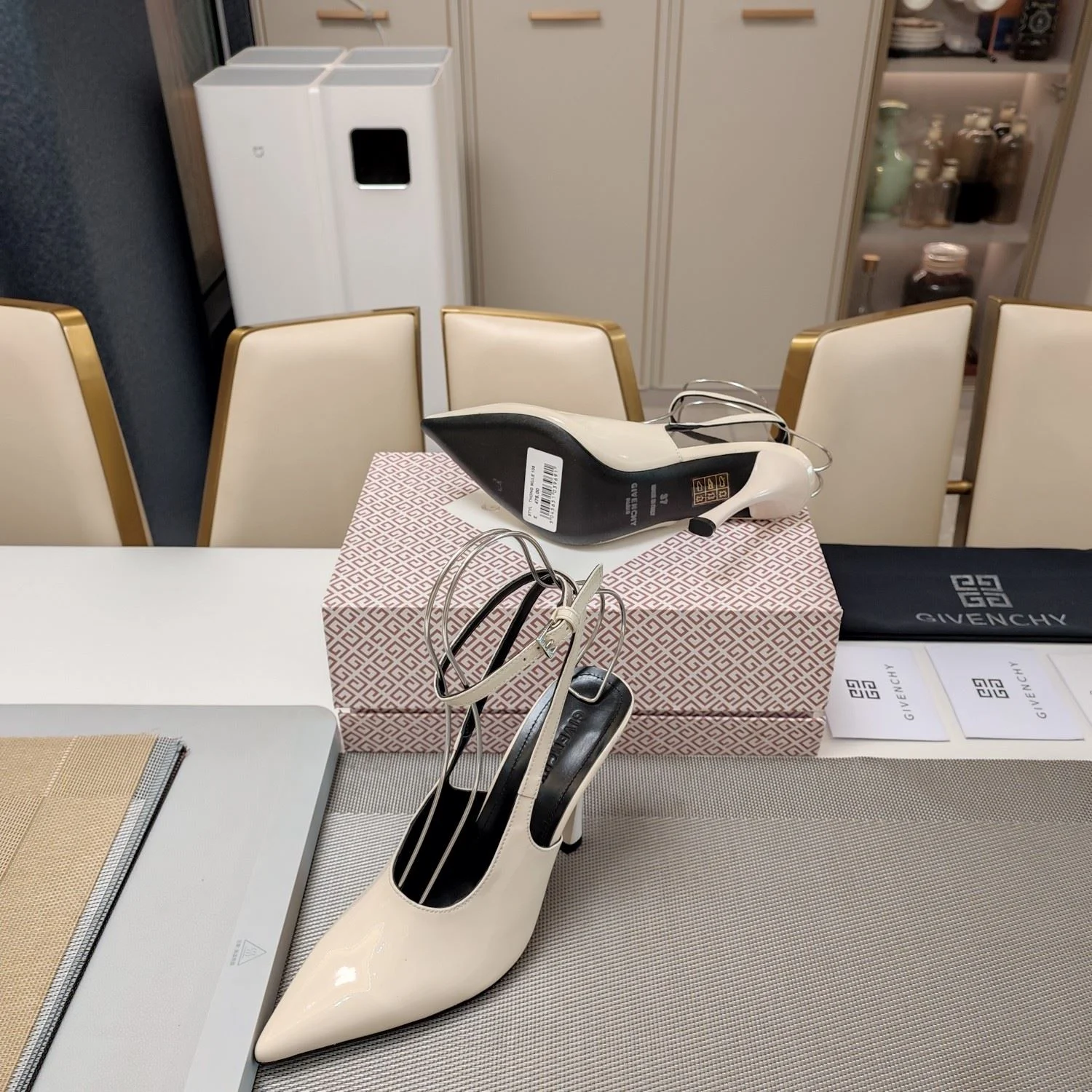 Givenchy Sandals UrbanChic 8067