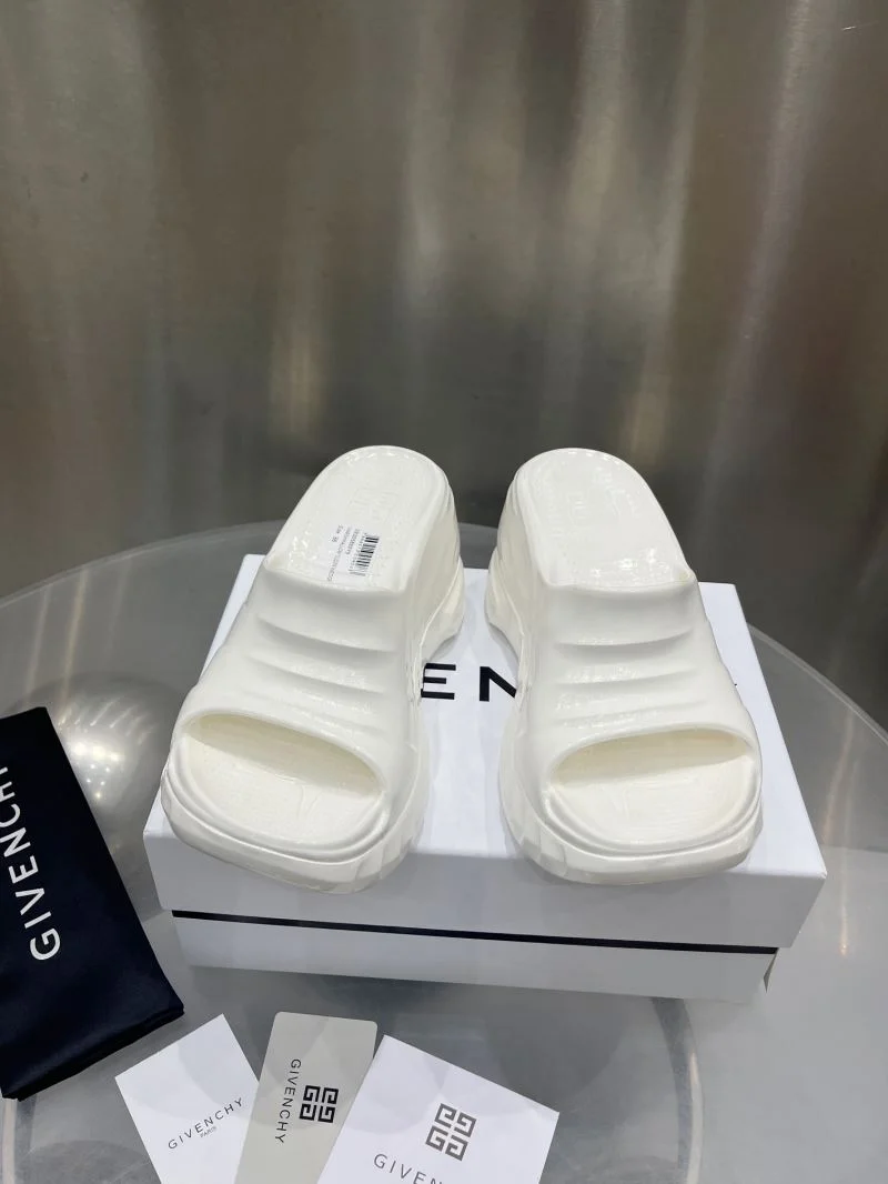 Givenchy Sandals TravelReady 12335