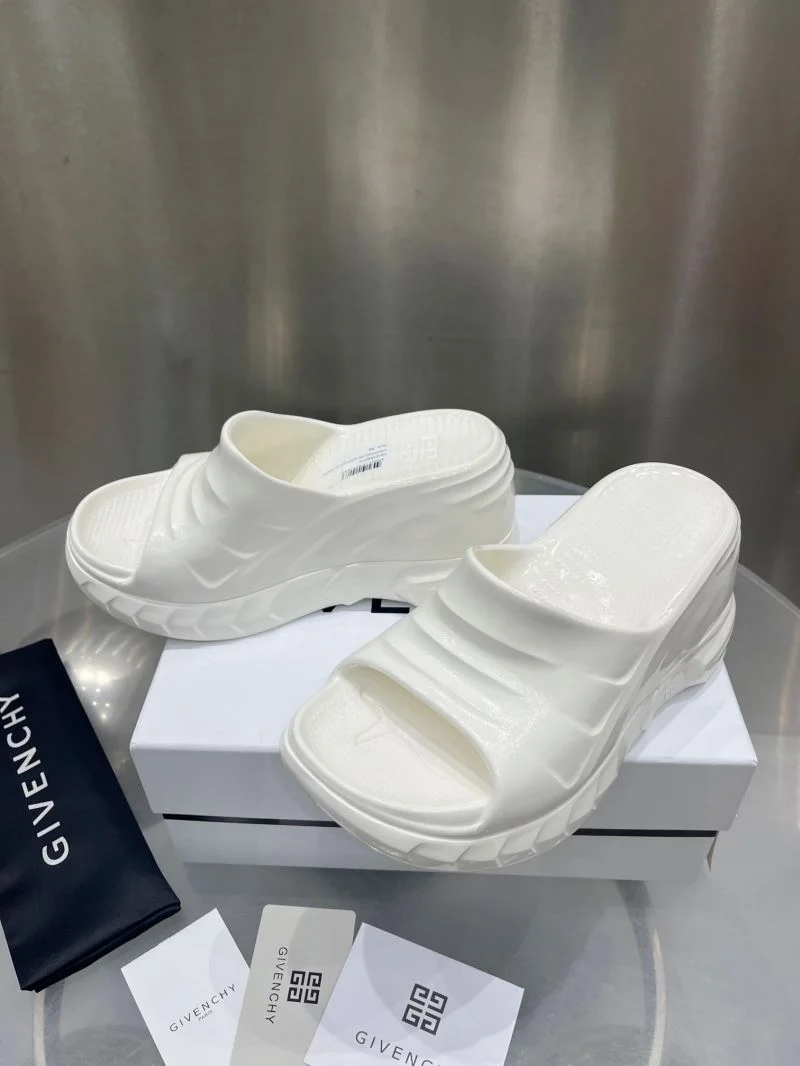 Givenchy Sandals TravelReady 12335
