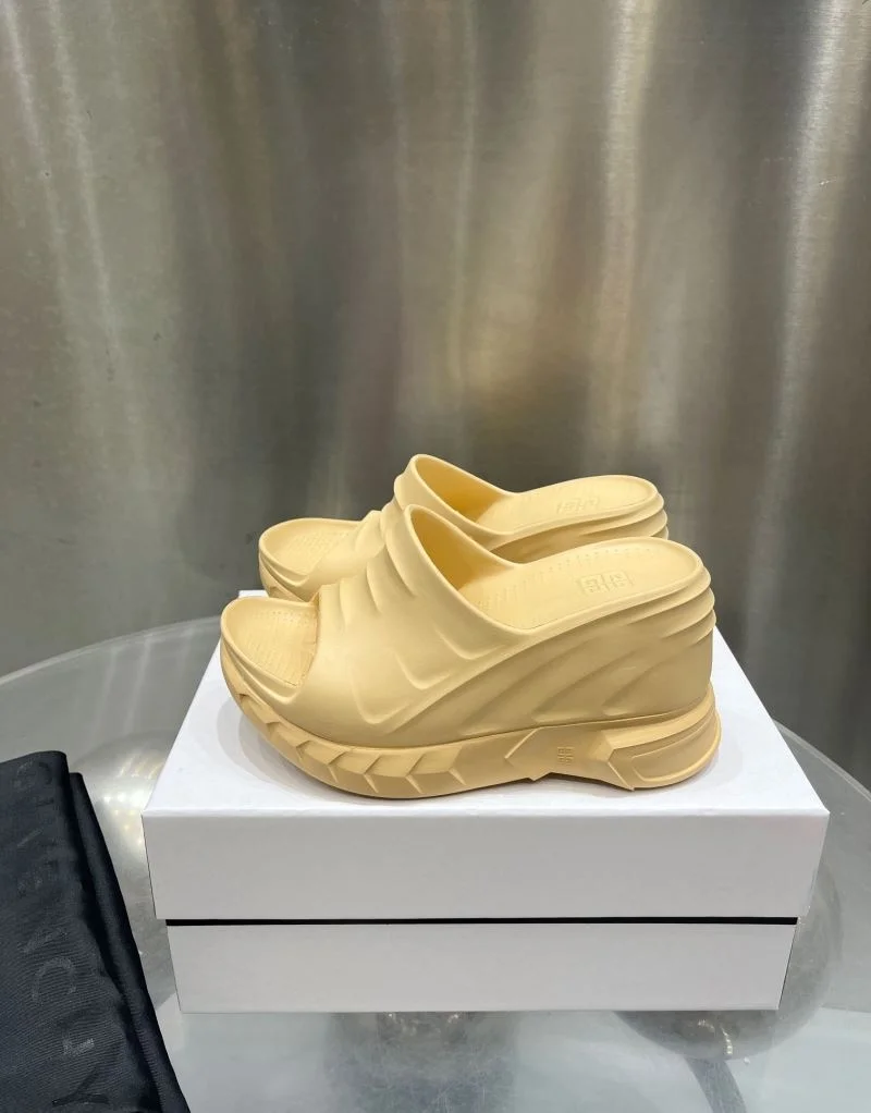 Neat Givenchy Sandals 6400