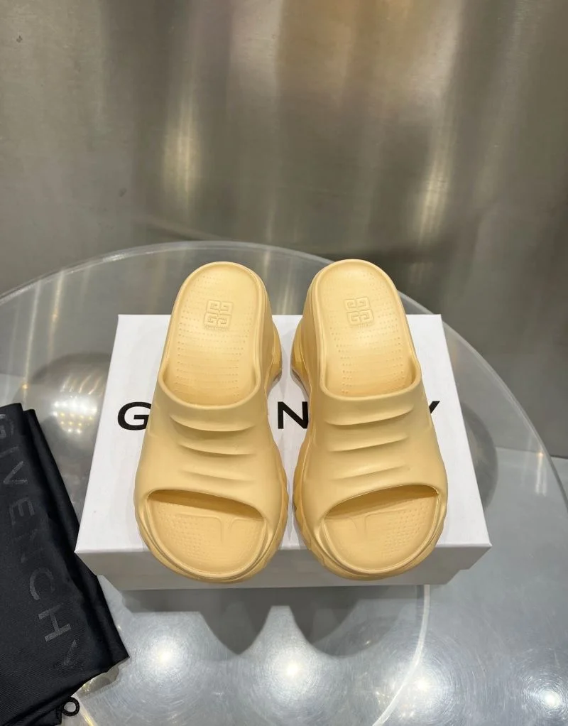 Neat Givenchy Sandals 6400