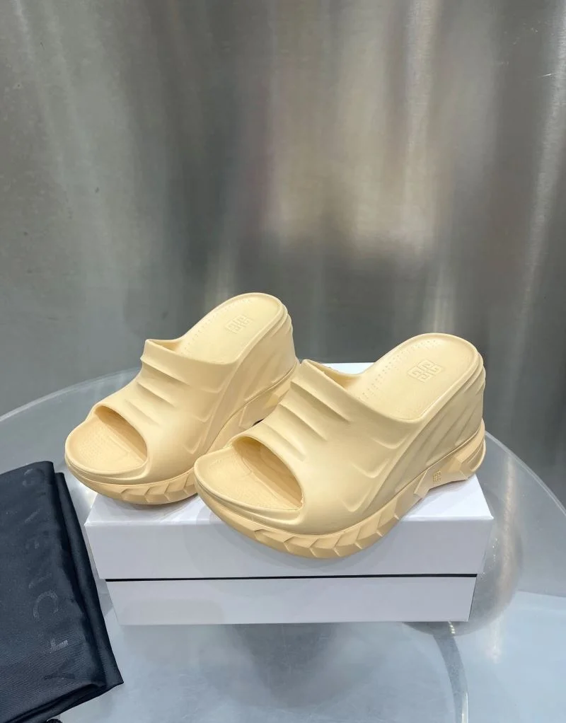 Neat Givenchy Sandals 6400