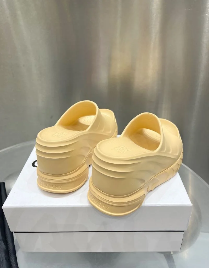 Neat Givenchy Sandals 6400